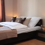 Glam House Apartments